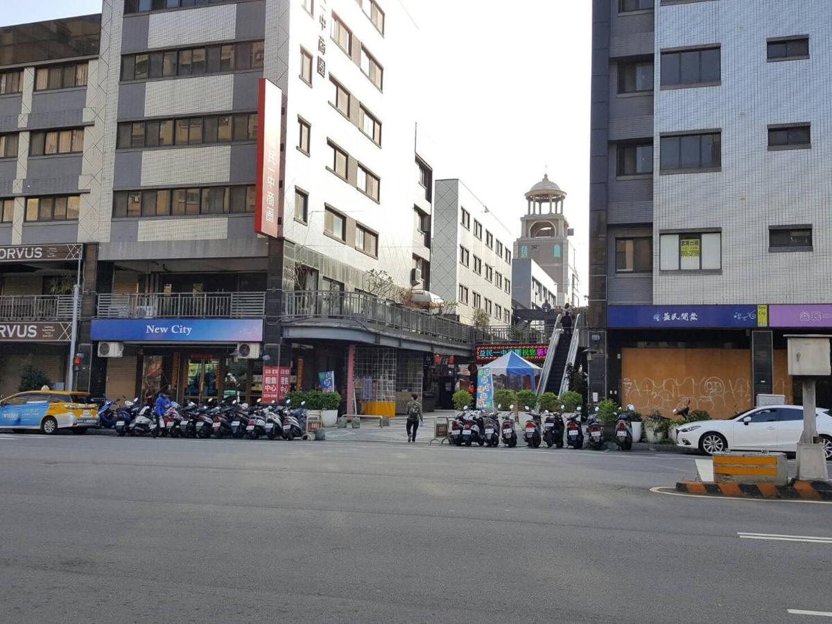 台中一中街格雷熊 Apartment Bagian luar foto