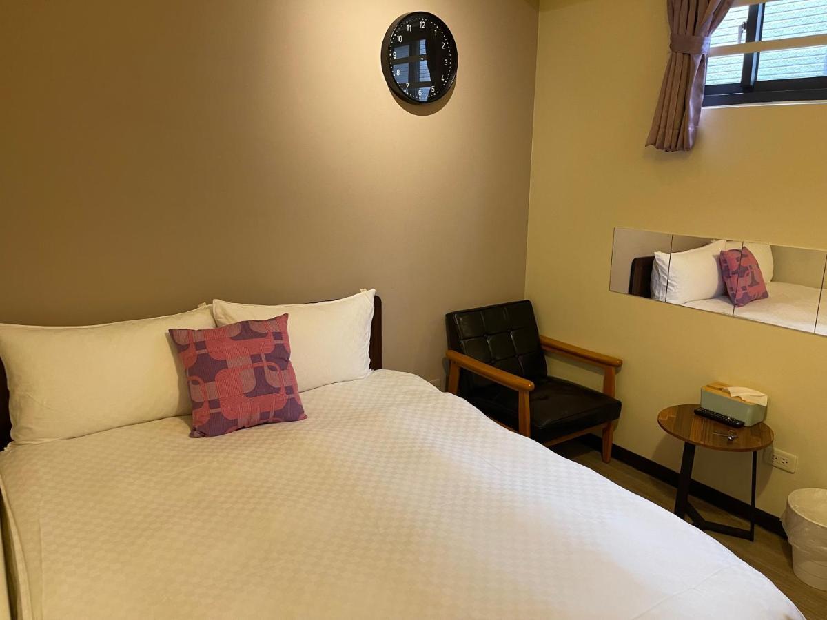 台中一中街格雷熊 Apartment Bagian luar foto