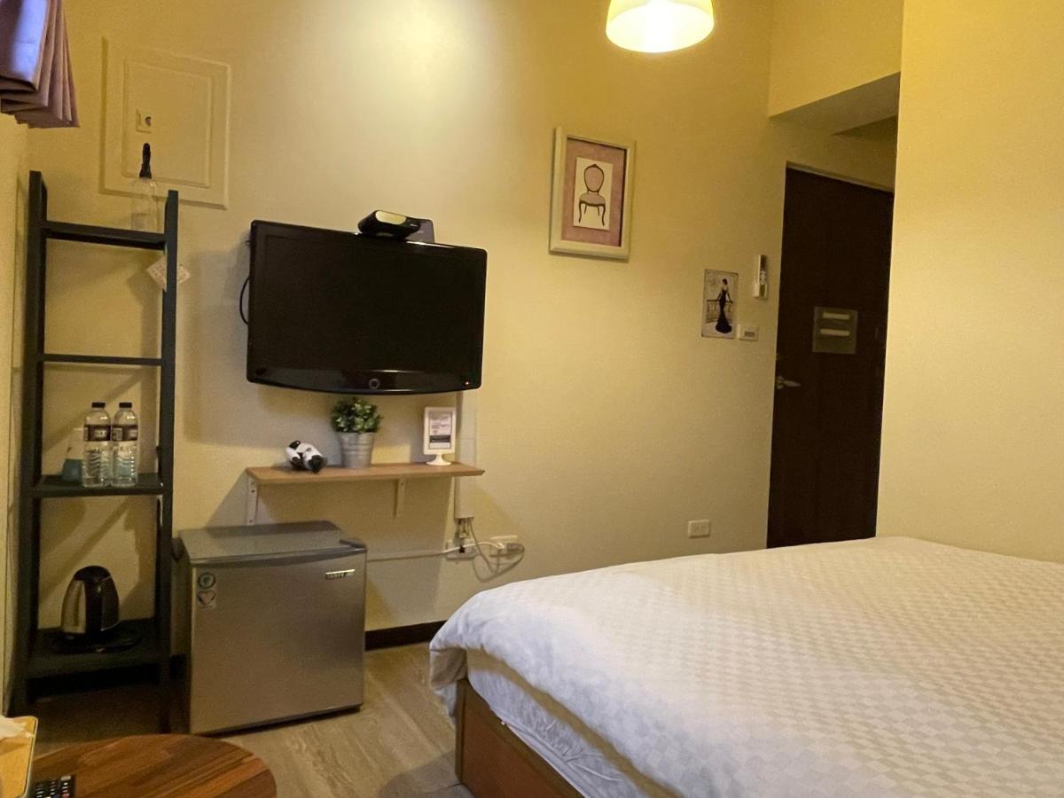 台中一中街格雷熊 Apartment Bagian luar foto